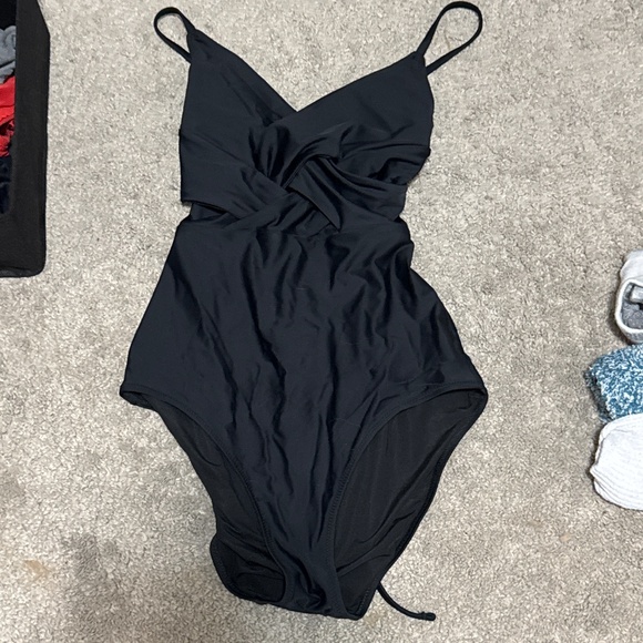 Black swimsuit - Picture 1 of 2